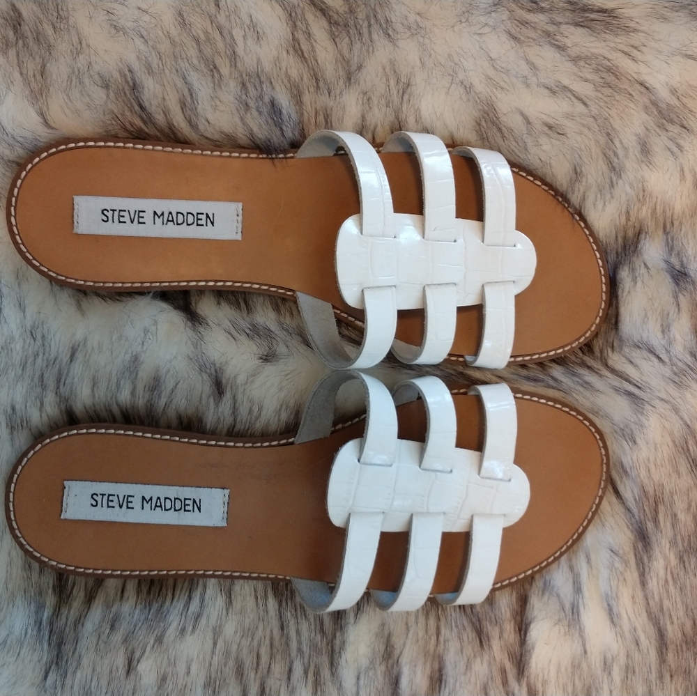 NWOT Steve Madden White Sandals